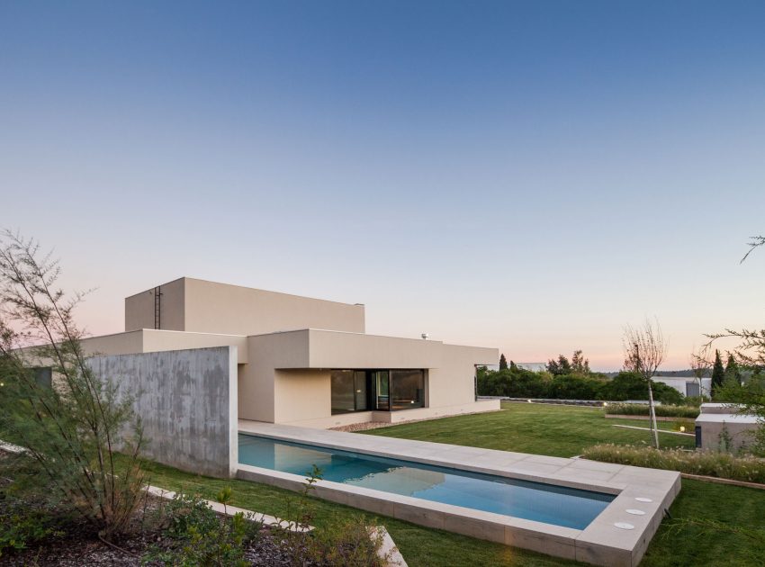 A Spectacular Modern House Surrounded by the Beautiful Landscape of Sintra, Portugal by Estúdio Urbano (4)
