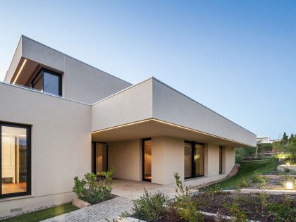 A Spectacular Modern House Surrounded by the Beautiful Landscape of Sintra, Portugal by Estúdio Urbano (41)