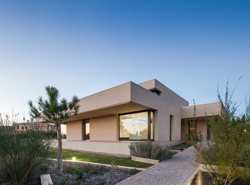 A Spectacular Modern House Surrounded by the Beautiful Landscape of Sintra, Portugal by Estúdio Urbano (42)