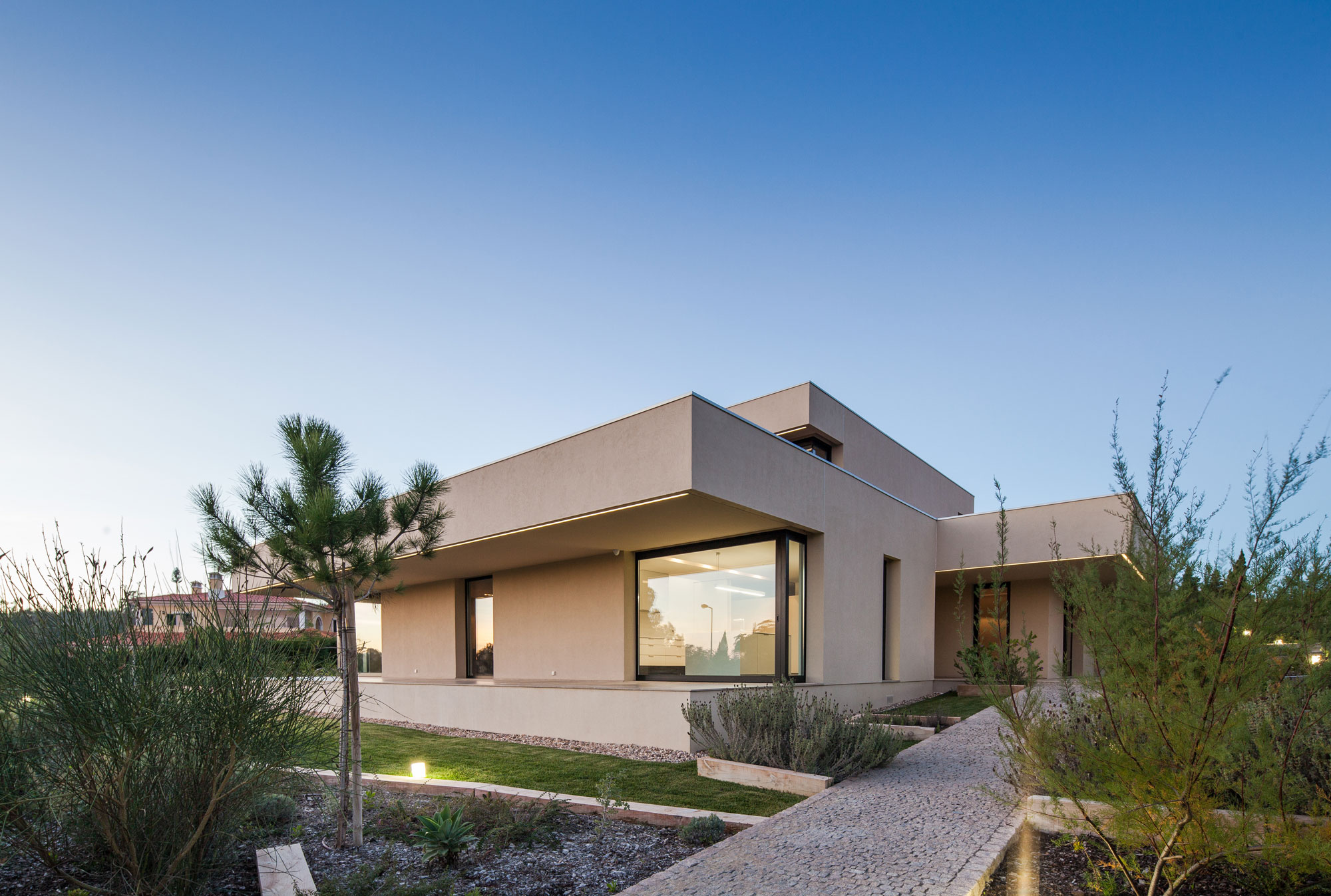 A Spectacular Modern House Surrounded by the Beautiful Landscape of Sintra, Portugal by Estúdio Urbano (42)