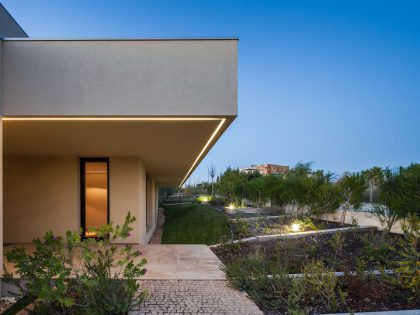 A Spectacular Modern House Surrounded by the Beautiful Landscape of Sintra, Portugal by Estúdio Urbano (43)