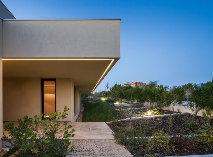 A Spectacular Modern House Surrounded by the Beautiful Landscape of Sintra, Portugal by Estúdio Urbano (43)