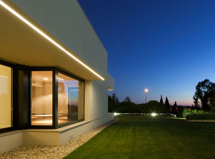 A Spectacular Modern House Surrounded by the Beautiful Landscape of Sintra, Portugal by Estúdio Urbano (46)