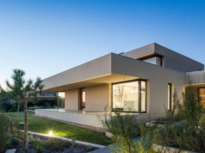 A Spectacular Modern House Surrounded by the Beautiful Landscape of Sintra, Portugal by Estúdio Urbano (49)