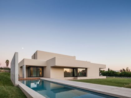 A Spectacular Modern House Surrounded by the Beautiful Landscape of Sintra, Portugal by Estúdio Urbano (5)