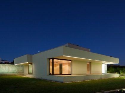 A Spectacular Modern House Surrounded by the Beautiful Landscape of Sintra, Portugal by Estúdio Urbano (50)