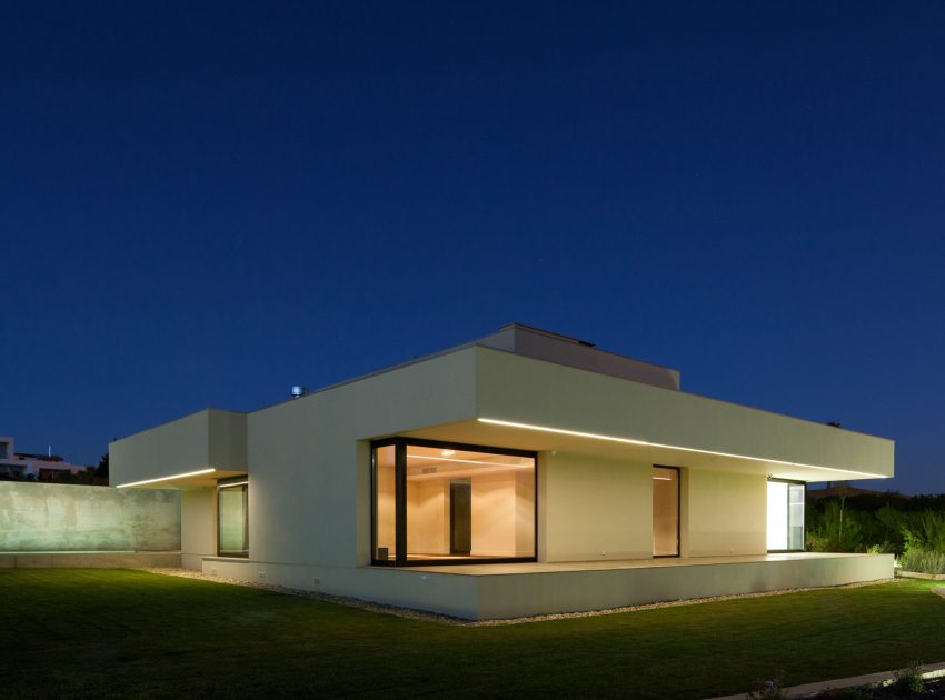 A Spectacular Modern House Surrounded by the Beautiful Landscape of Sintra, Portugal by Estúdio Urbano (50)