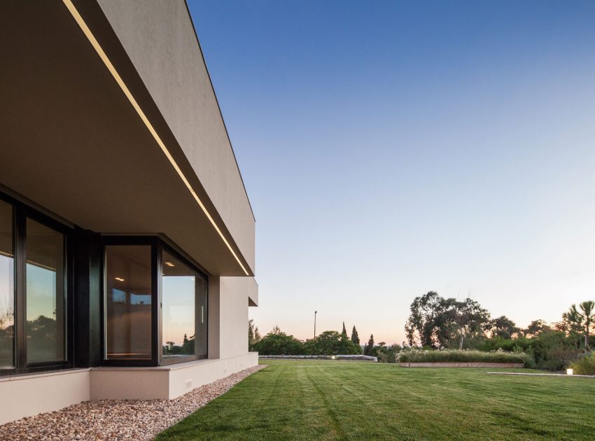 A Spectacular Modern House Surrounded by the Beautiful Landscape of Sintra, Portugal by Estúdio Urbano (8)