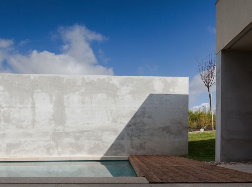 A Spectacular Modern House Surrounded by the Beautiful Landscape of Sintra, Portugal by Estúdio Urbano (9)