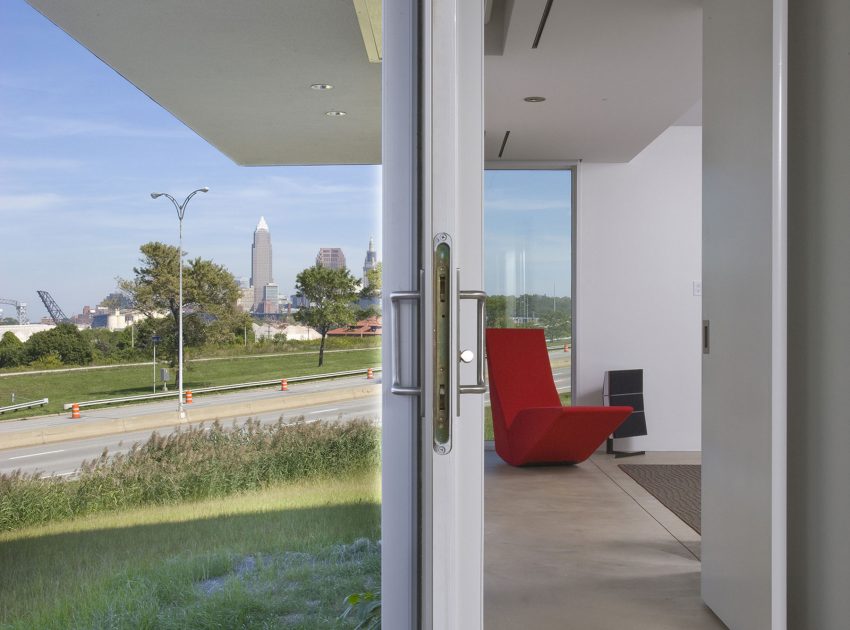 A Spectacular Ultra Modern Home with Breathtaking Views in Cleveland, Ohio by Robert Maschke Architects (5)