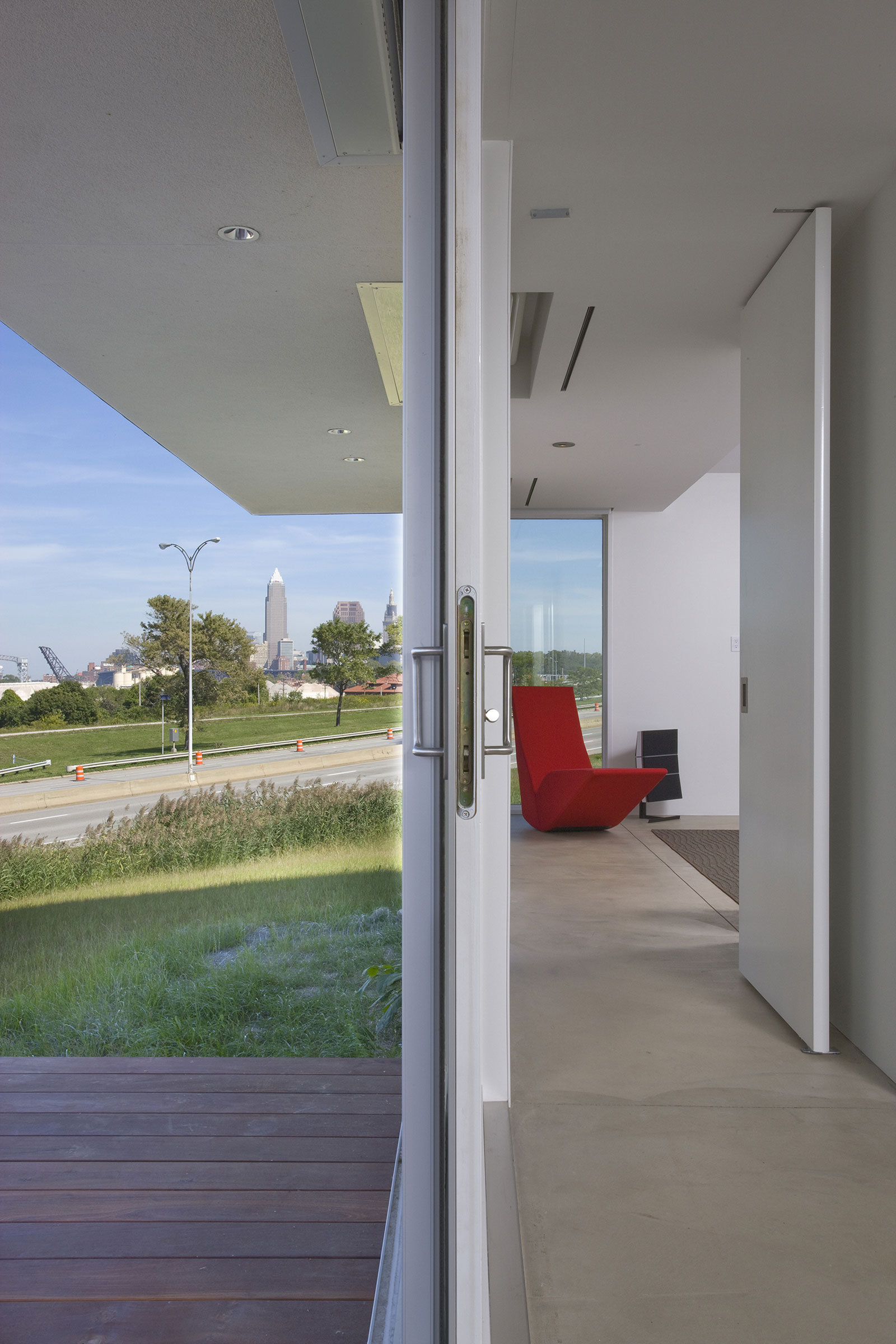A Spectacular Ultra Modern Home with Breathtaking Views in Cleveland, Ohio by Robert Maschke Architects (5)
