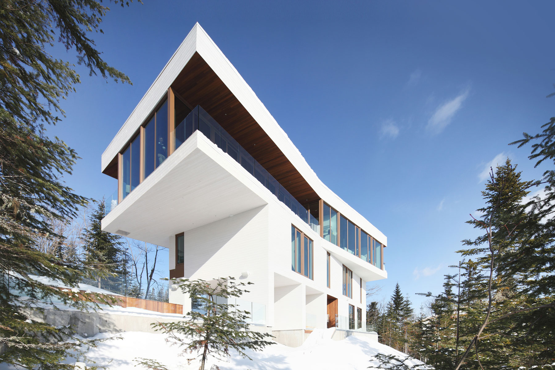 A Spectacular and Elegant Contemporary House Overlooking the St. Lawrence River of Quebec by Bourgeois Lechasseur Architectes (1)