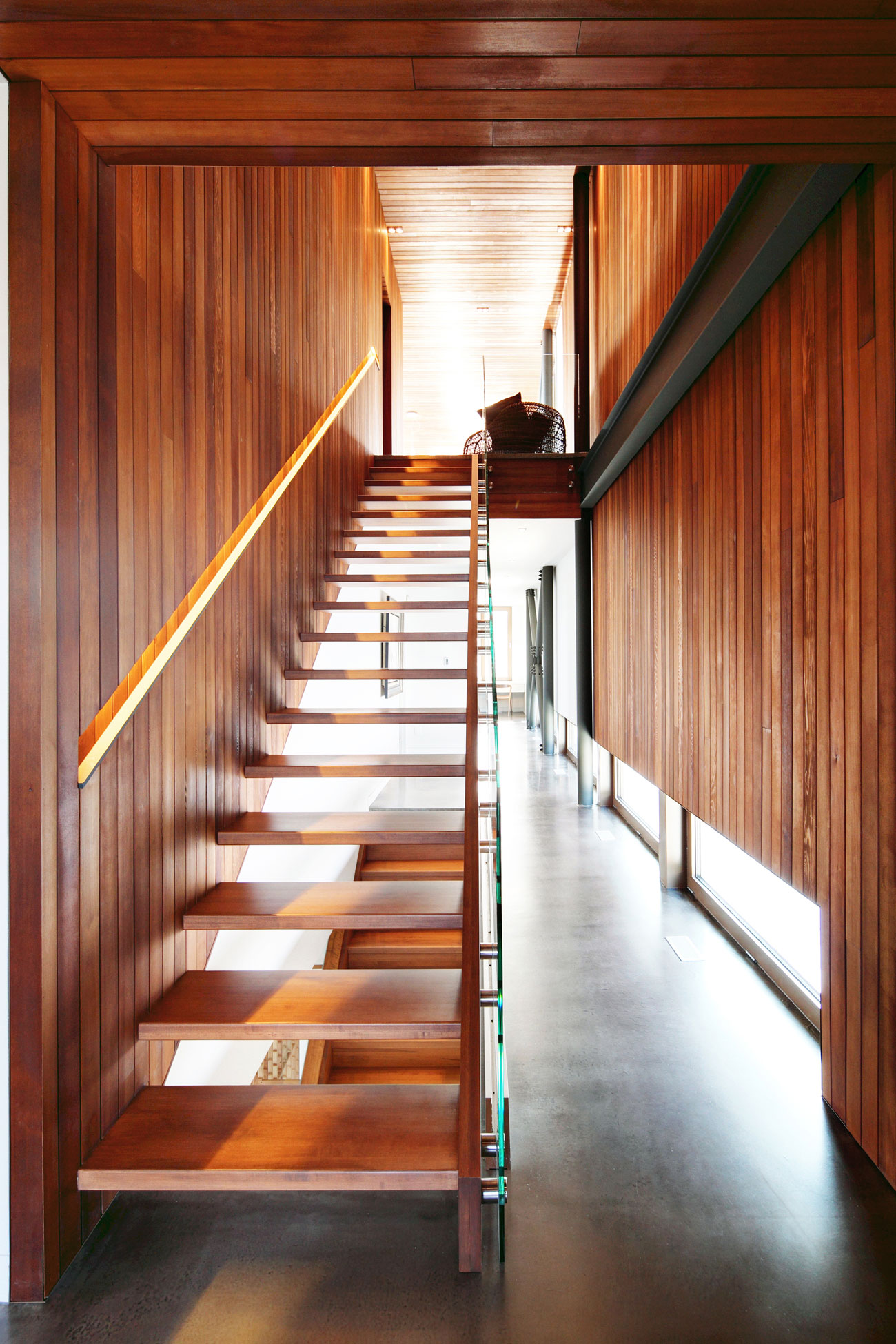 A Spectacular and Elegant Contemporary House Overlooking the St. Lawrence River of Quebec by Bourgeois Lechasseur Architectes (11)