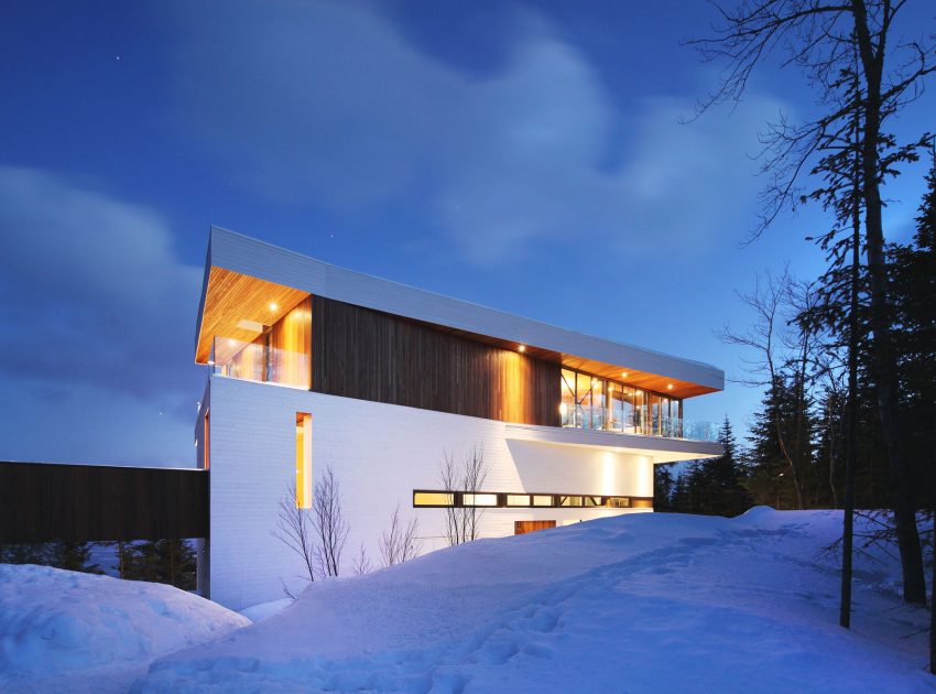 A Spectacular and Elegant Contemporary House Overlooking the St. Lawrence River of Quebec by Bourgeois Lechasseur Architectes (17)