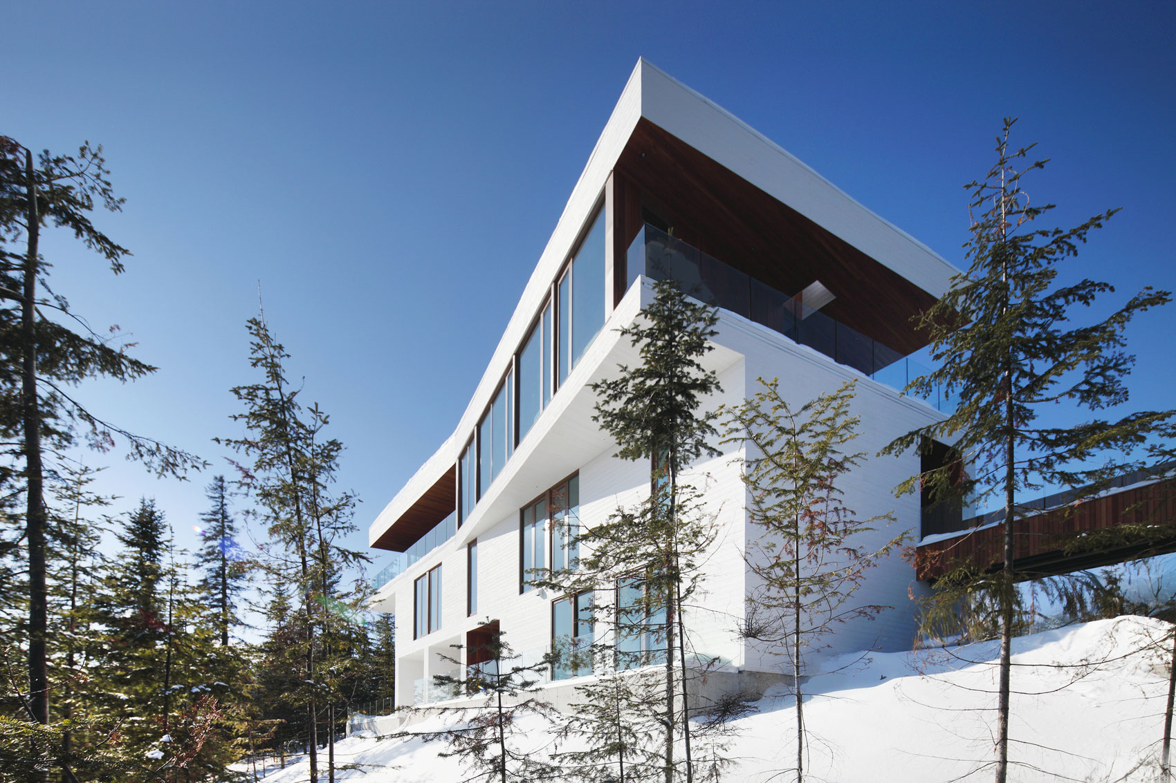 A Spectacular and Elegant Contemporary House Overlooking the St. Lawrence River of Quebec by Bourgeois Lechasseur Architectes (2)