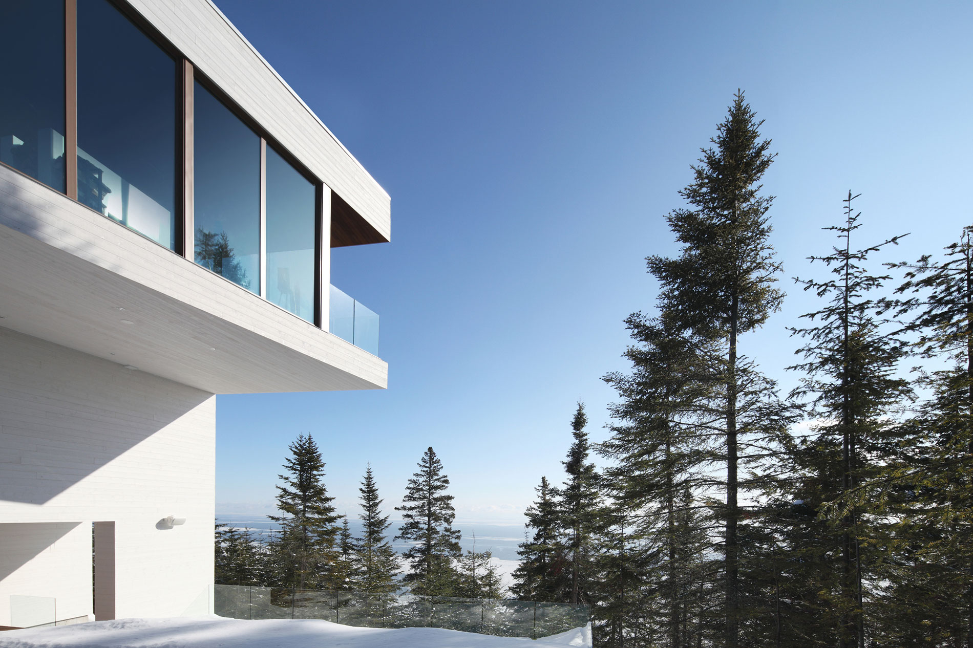 A Spectacular and Elegant Contemporary House Overlooking the St. Lawrence River of Quebec by Bourgeois Lechasseur Architectes (4)