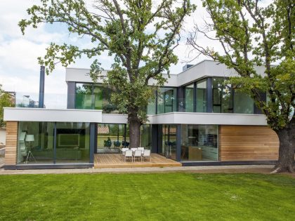 A Spectacular and Spacious Modern House with Clear Glass Walls in Sofia