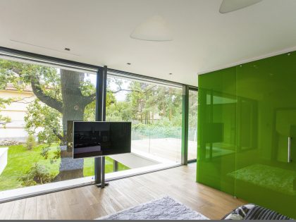 A Spectacular and Spacious Modern House with Clear Glass Walls in Sofia by OBIA (6)