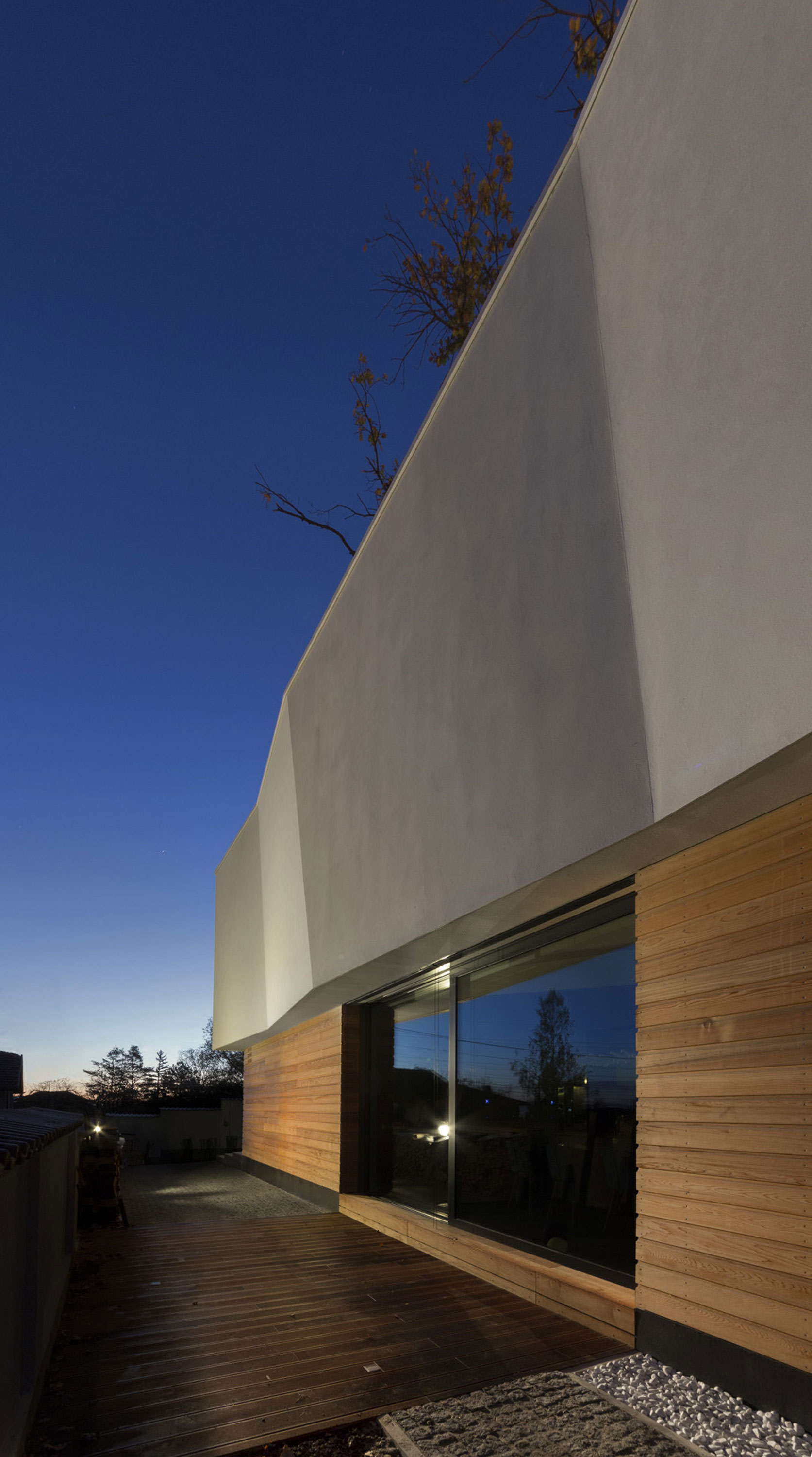 A Spectacular and Spacious Modern House with Clear Glass Walls in Sofia by OBIA (8)