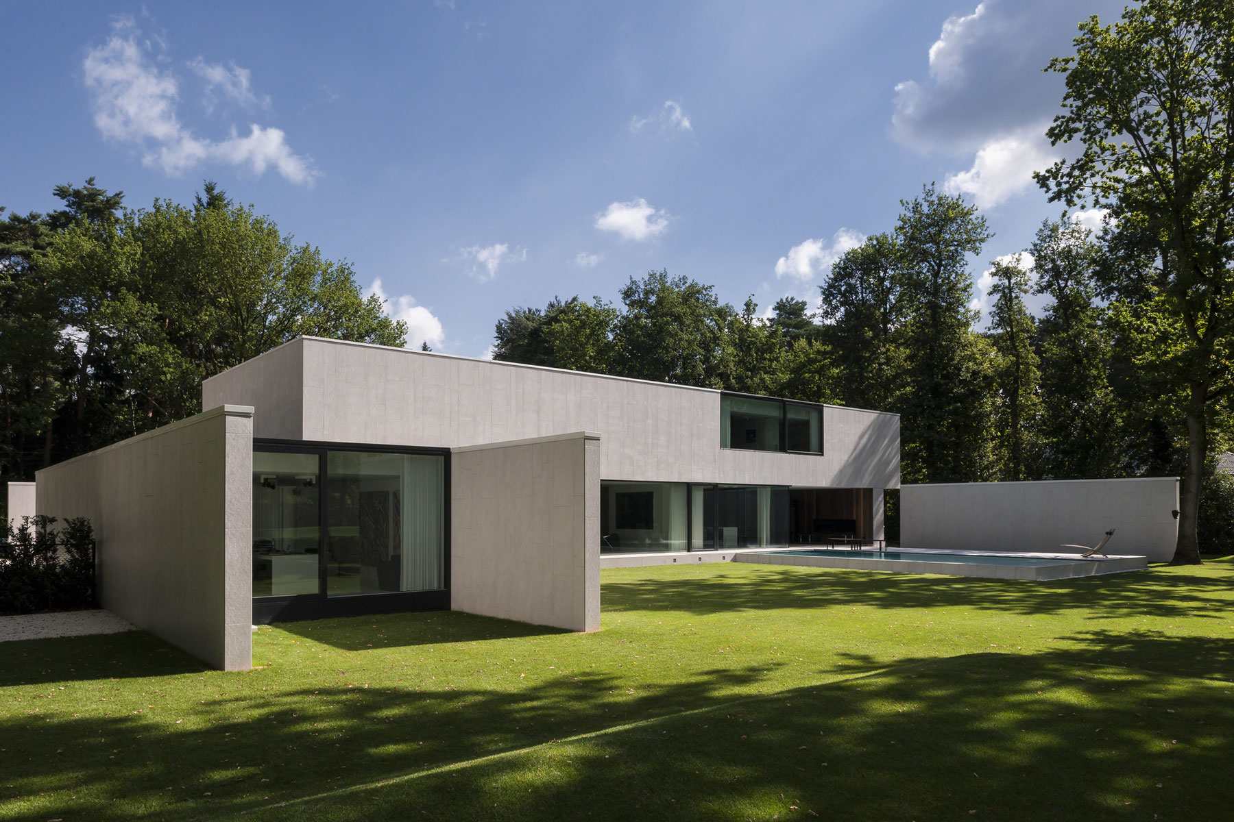 A Splendid Modern House with Minimalist Interior Accents in Flanders, Belgium by CUBYC architects bvba (1)