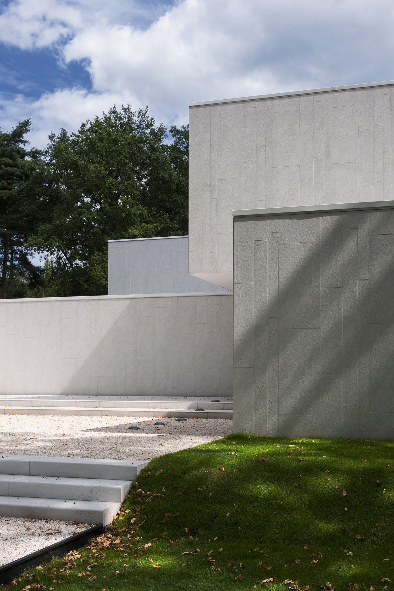 A Splendid Modern House with Minimalist Interior Accents in Flanders, Belgium by CUBYC architects bvba (11)