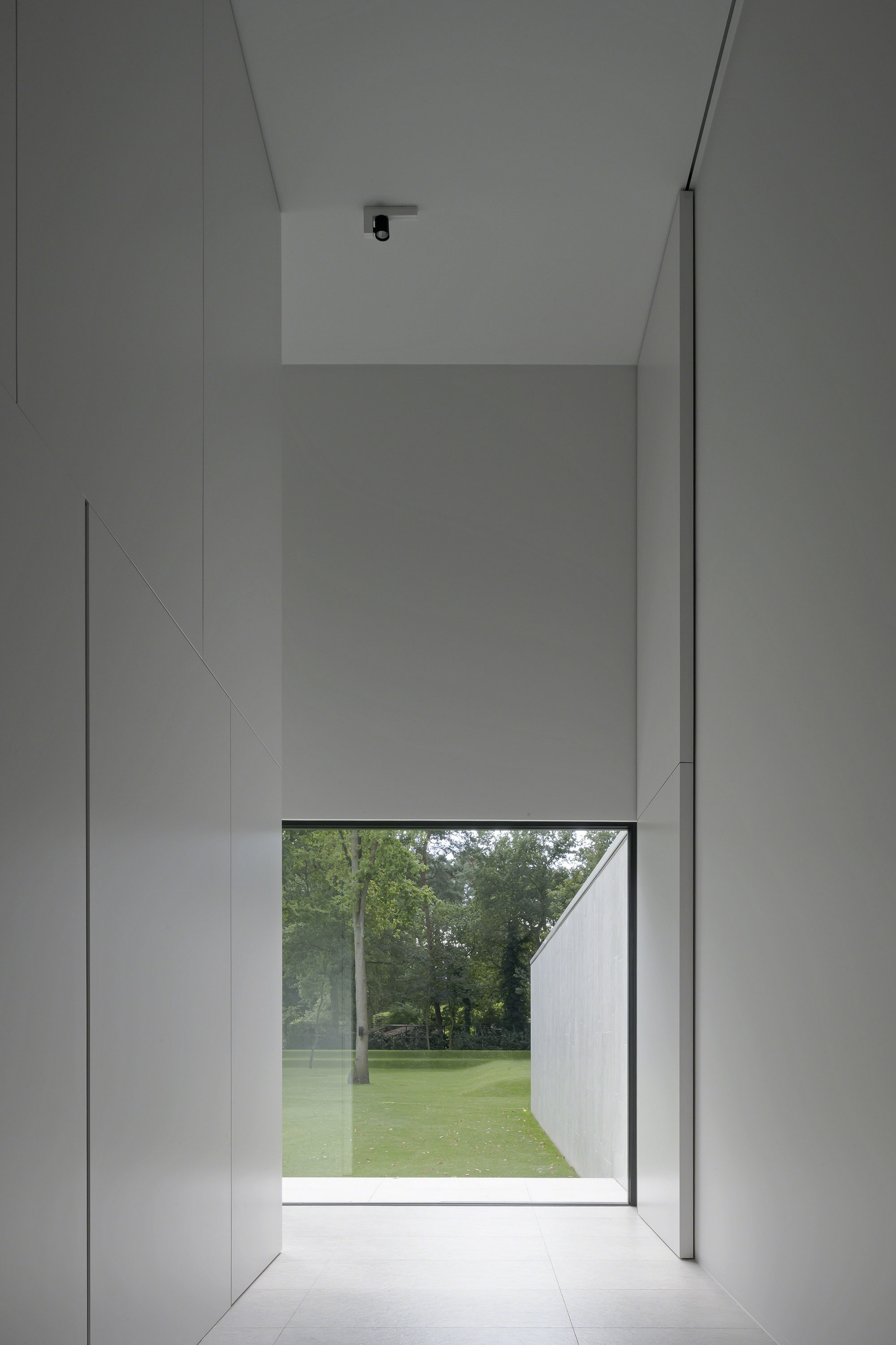 A Splendid Modern House with Minimalist Interior Accents in Flanders, Belgium by CUBYC architects bvba (13)