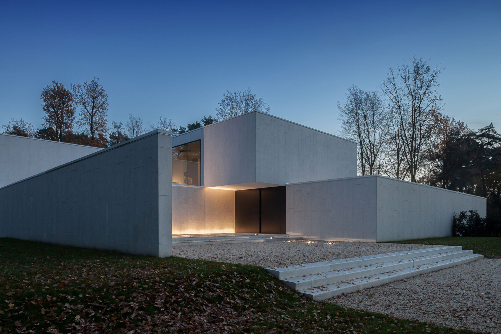 A Splendid Modern House with Minimalist Interior Accents in Flanders, Belgium by CUBYC architects bvba (23)
