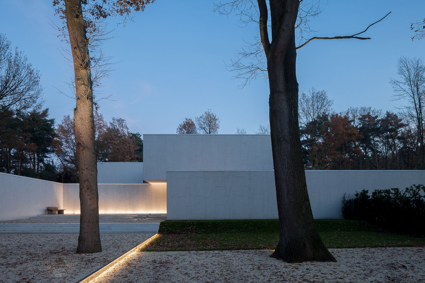 A Splendid Modern House with Minimalist Interior Accents in Flanders, Belgium by CUBYC architects bvba (24)
