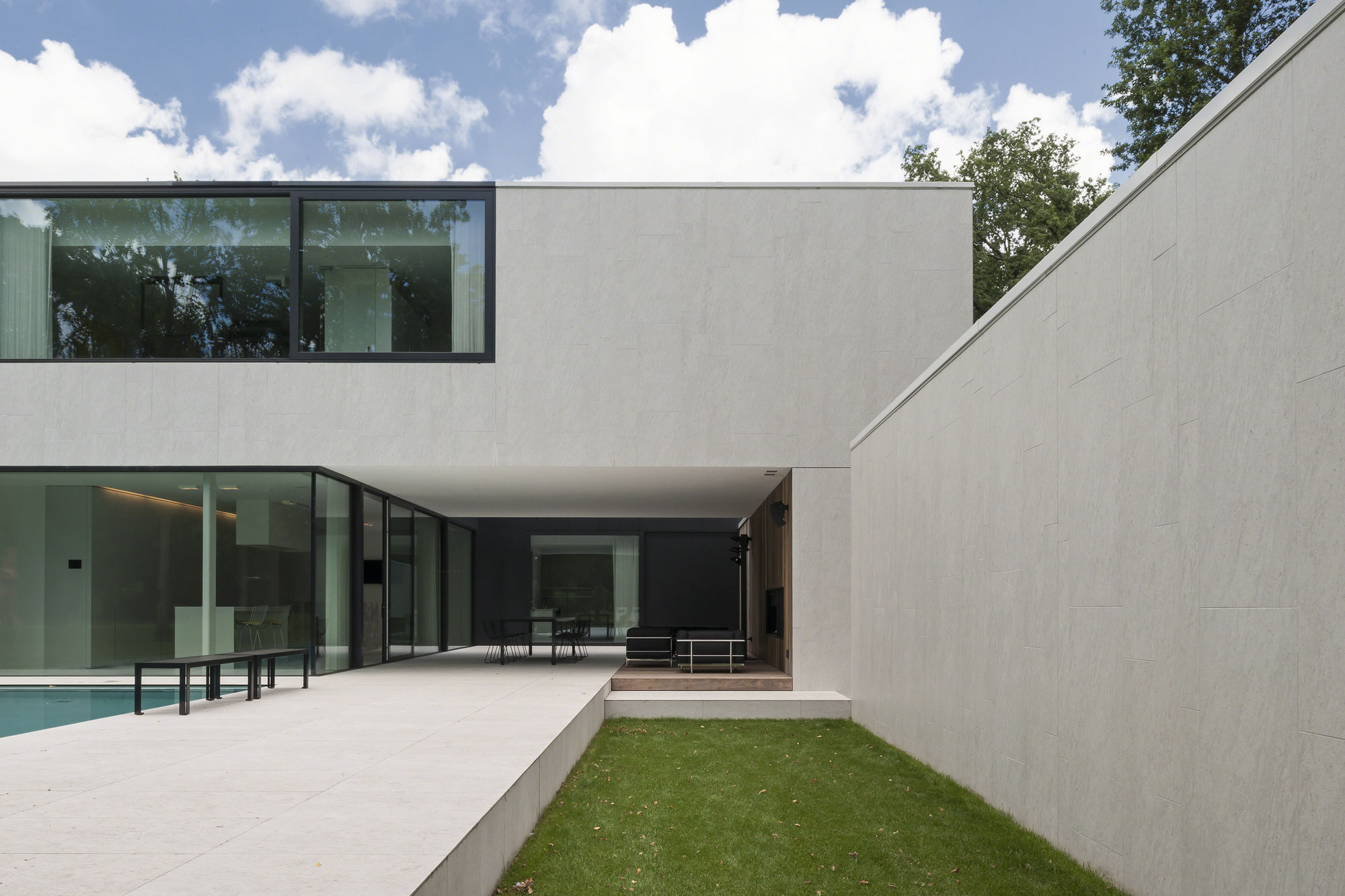 A Splendid Modern House with Minimalist Interior Accents in Flanders, Belgium by CUBYC architects bvba (4)