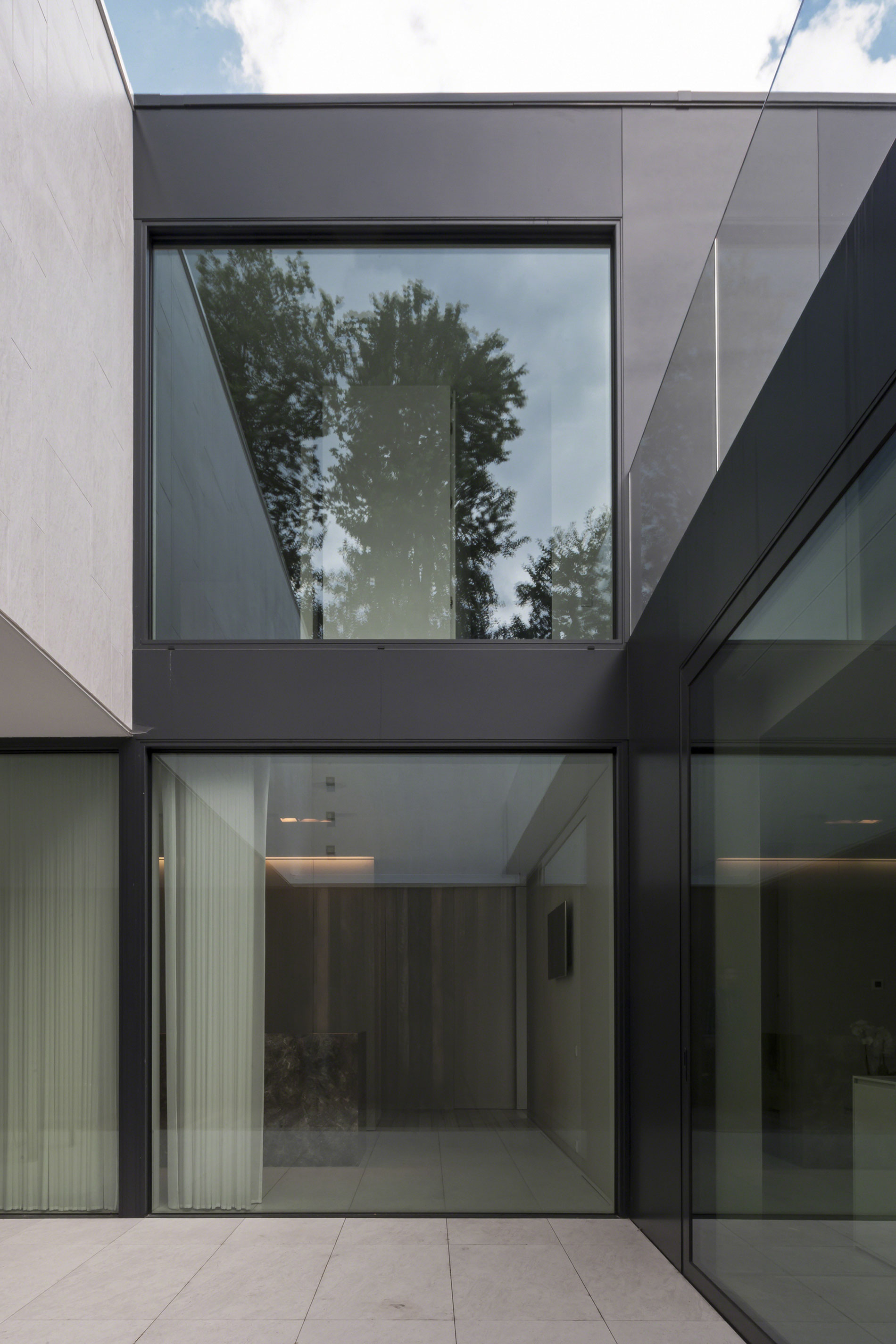 A Splendid Modern House with Minimalist Interior Accents in Flanders, Belgium by CUBYC architects bvba (7)