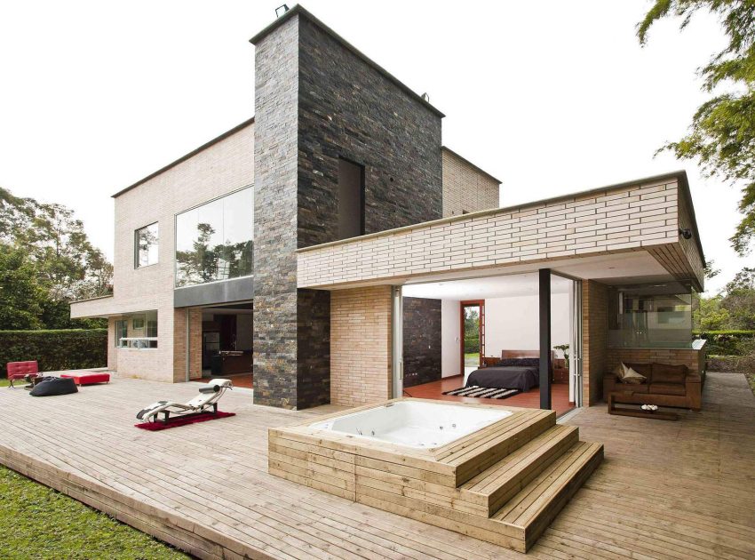 A Striking Contemporary Home Separated by a Stunning Black Stone Walls in Llano Grande, Colombia by David Ramirez (1)