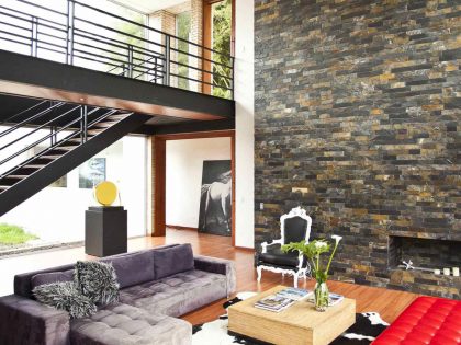 A Striking Contemporary Home Separated by a Stunning Black Stone Walls in Llano Grande, Colombia by David Ramirez (11)