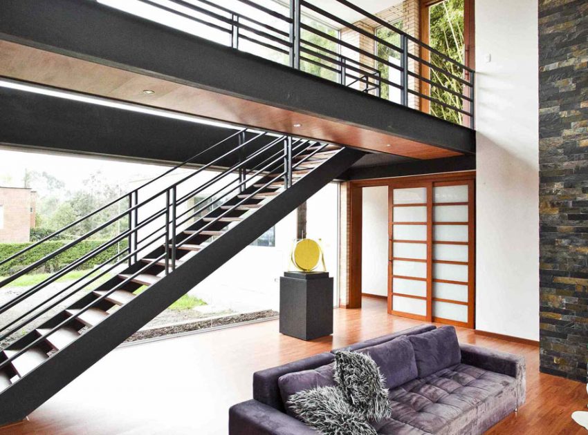 A Striking Contemporary Home Separated by a Stunning Black Stone Walls in Llano Grande, Colombia by David Ramirez (12)