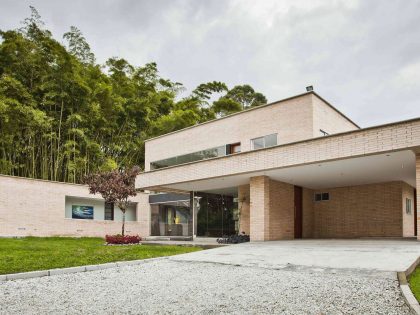 A Striking Contemporary Home Separated by a Stunning Black Stone Walls in Llano Grande, Colombia by David Ramirez (2)