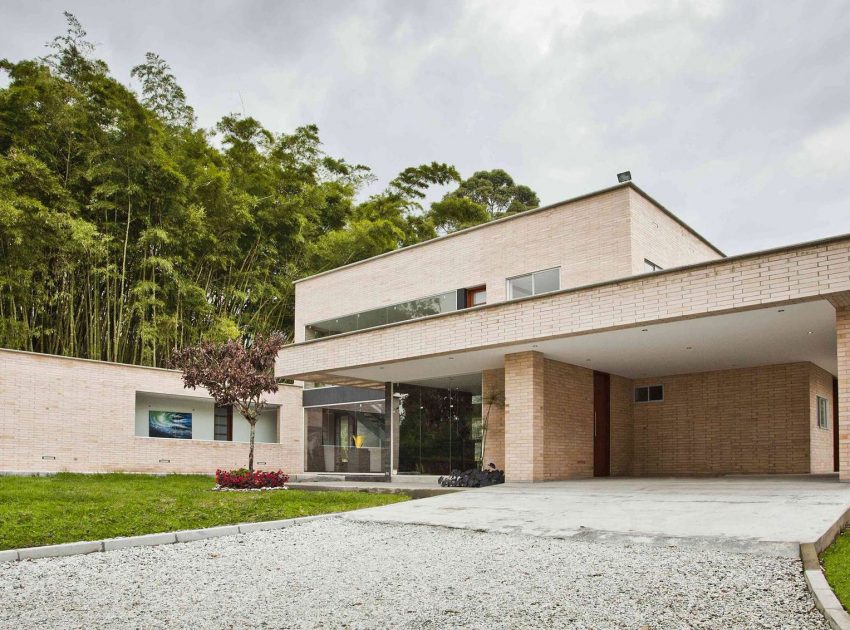 A Striking Contemporary Home Separated by a Stunning Black Stone Walls in Llano Grande, Colombia by David Ramirez (2)