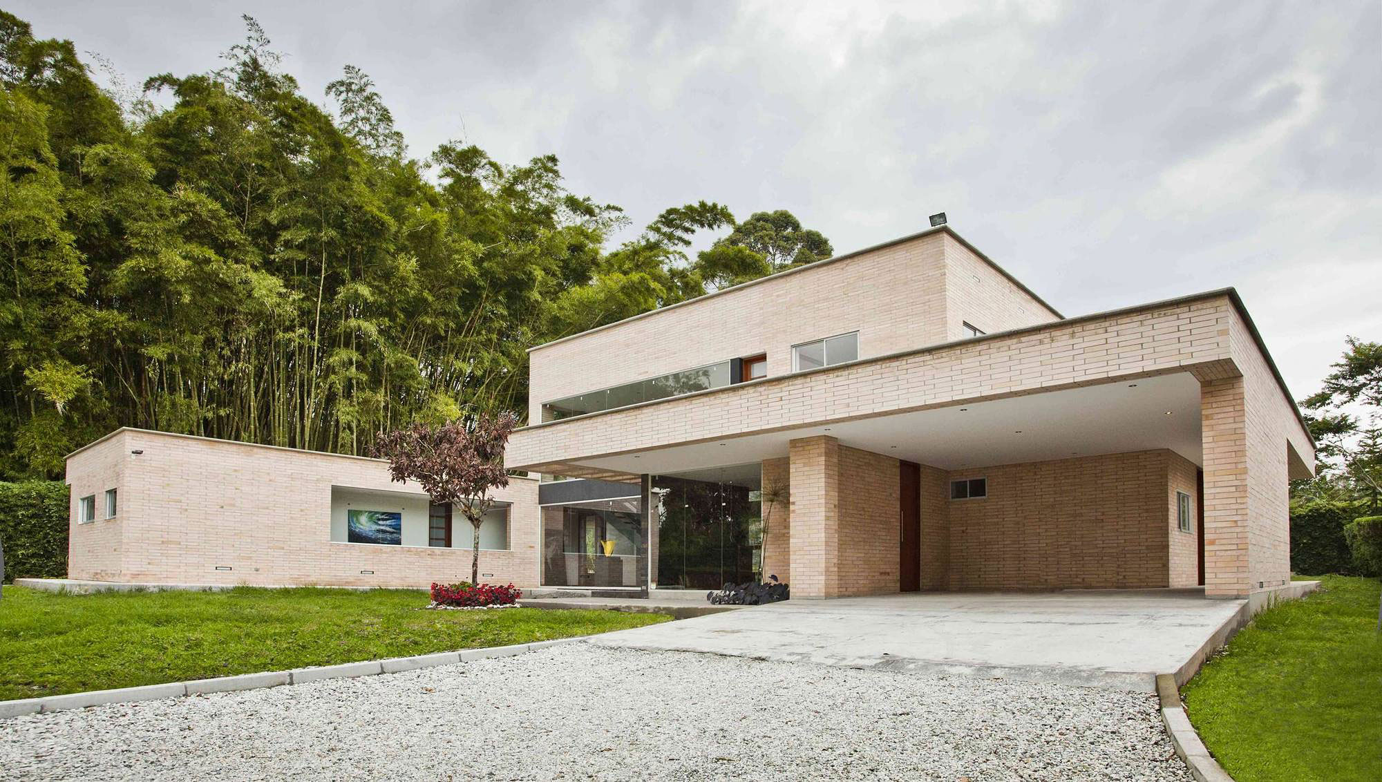 A Striking Contemporary Home Separated by a Stunning Black Stone Walls in Llano Grande, Colombia by David Ramirez (2)