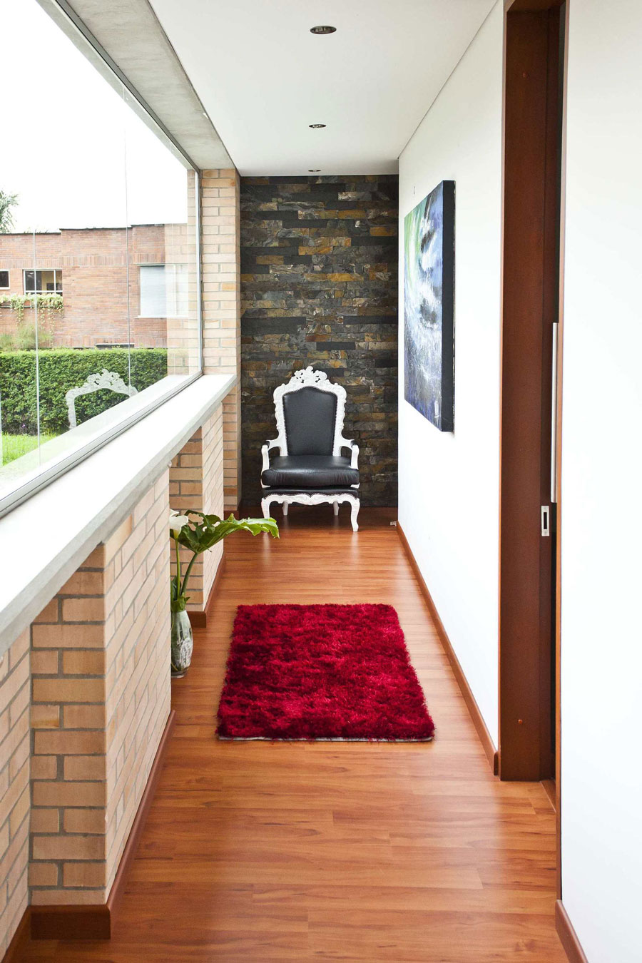 A Striking Contemporary Home Separated by a Stunning Black Stone Walls in Llano Grande, Colombia by David Ramirez (20)
