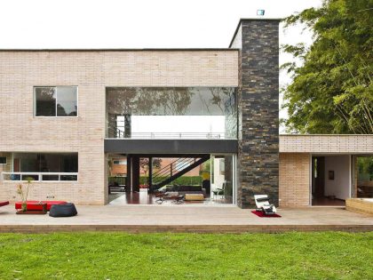 A Striking Contemporary Home Separated by a Stunning Black Stone Walls in Llano Grande, Colombia by David Ramirez (3)