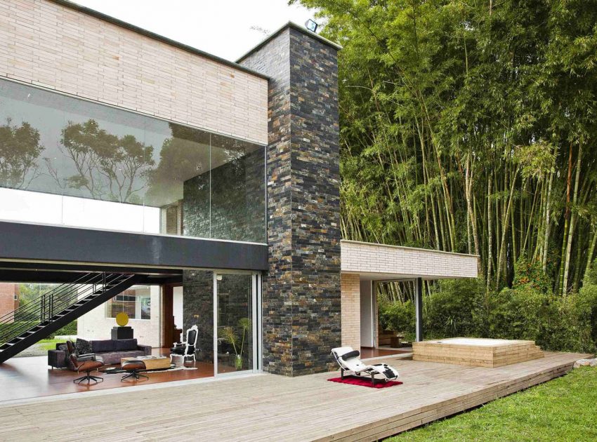 A Striking Contemporary Home Separated by a Stunning Black Stone Walls in Llano Grande, Colombia by David Ramirez (4)