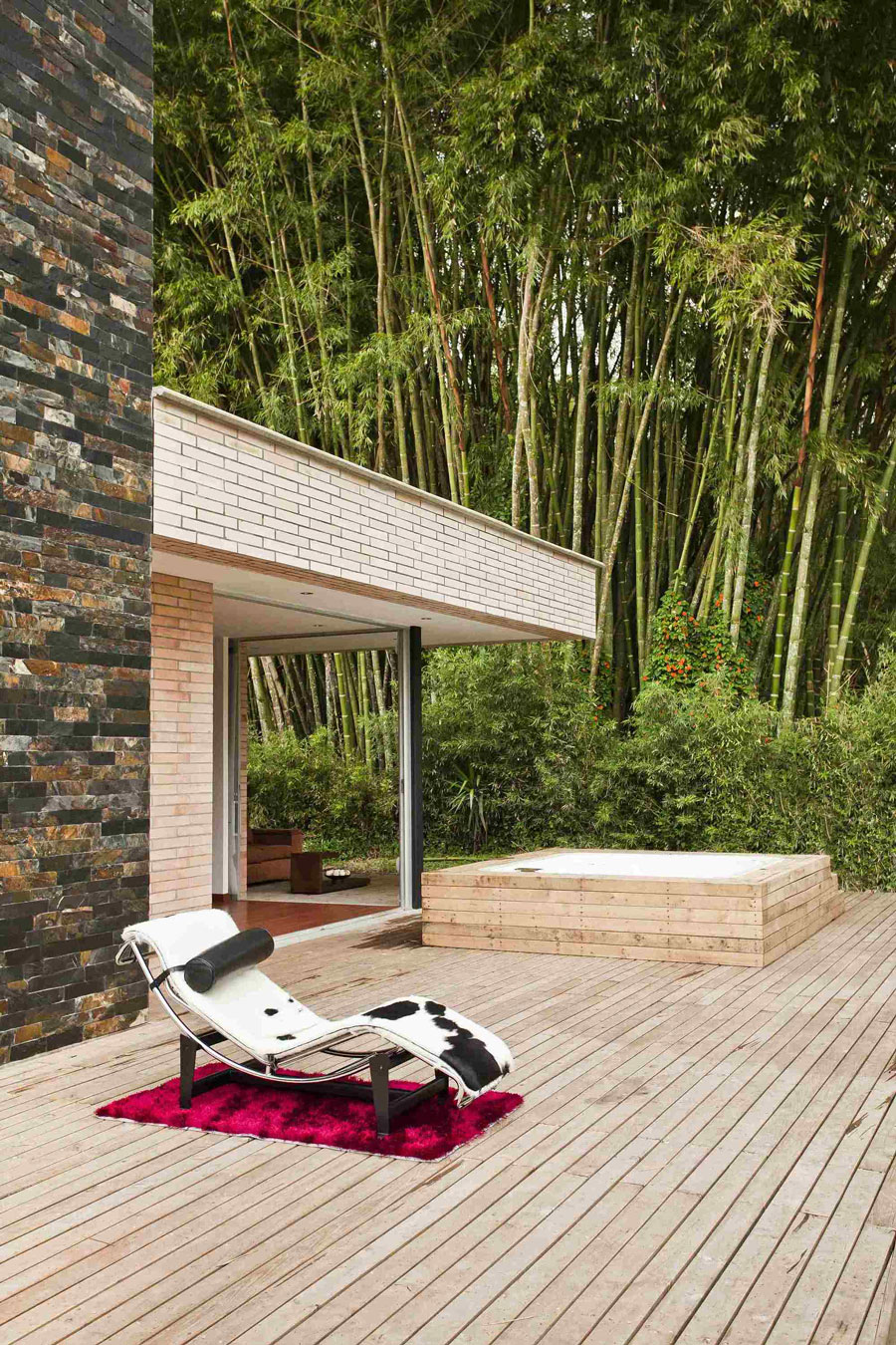 A Striking Contemporary Home Separated by a Stunning Black Stone Walls in Llano Grande, Colombia by David Ramirez (6)