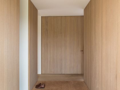 A Striking Minimalist Home Supported by Natural Light and Splendid Views in Balen, Belgium by Pascal François Architects (8)