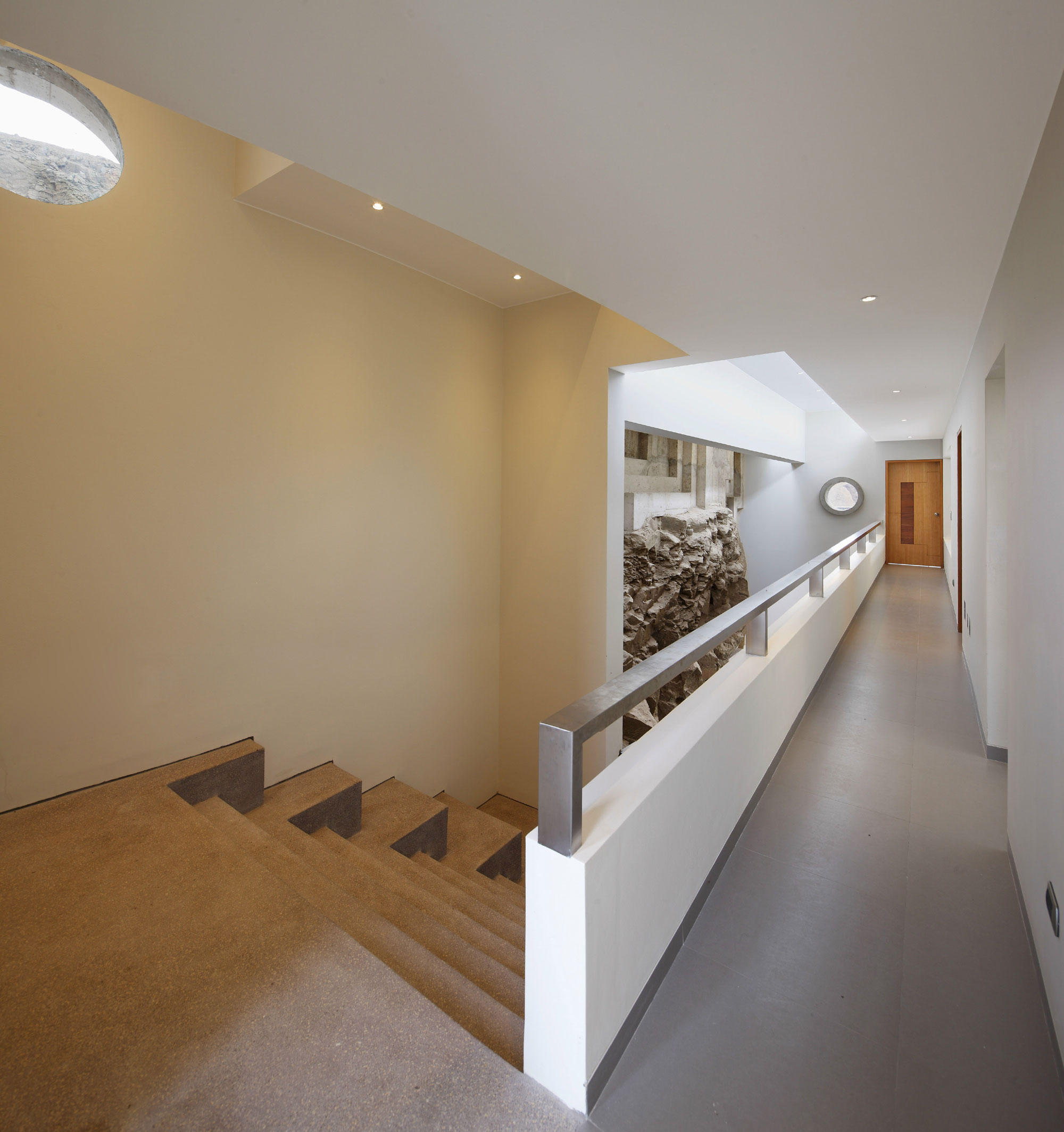 A Striking Modern Beach House on the Rocky Terrain in Lima, Peru by Longhi Architects (12)