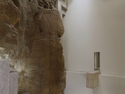 A Striking Modern Beach House on the Rocky Terrain in Lima, Peru by Longhi Architects (13)