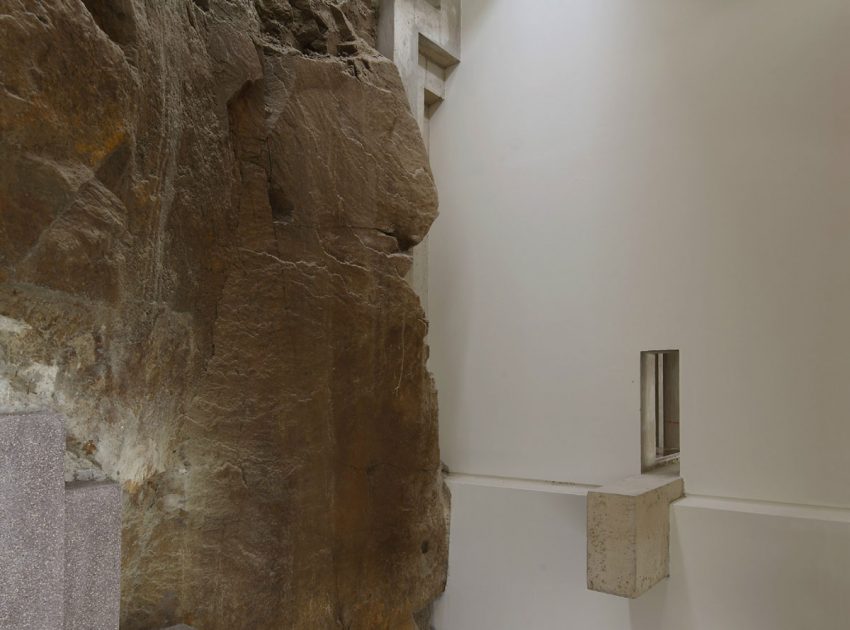 A Striking Modern Beach House on the Rocky Terrain in Lima, Peru by Longhi Architects (13)