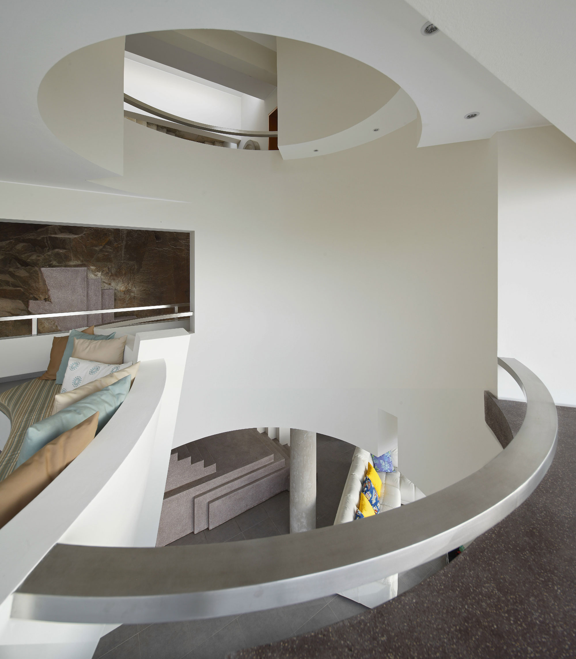 A Striking Modern Beach House on the Rocky Terrain in Lima, Peru by Longhi Architects (15)