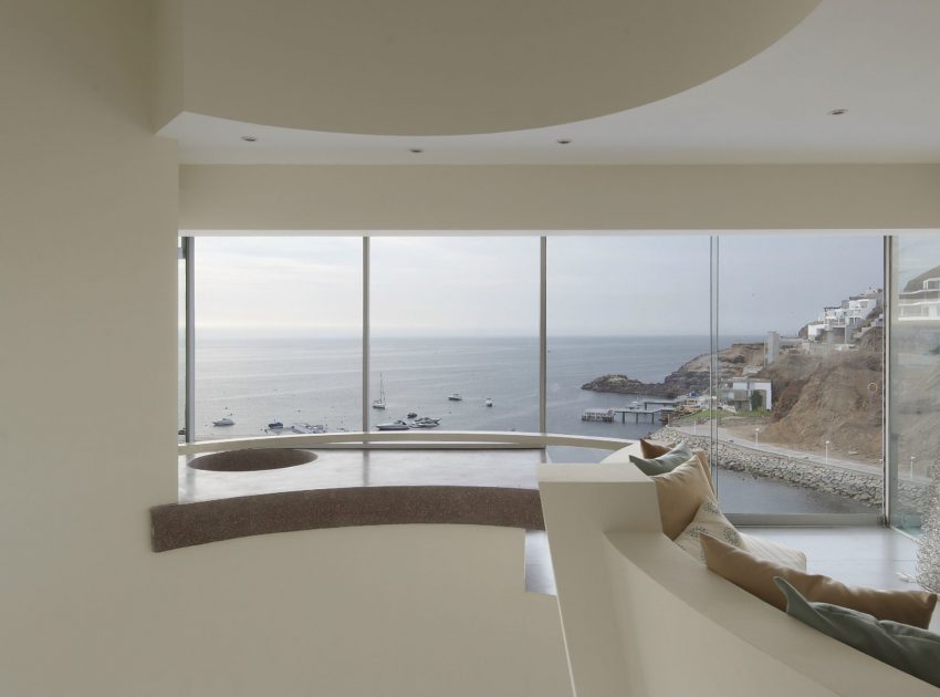 A Striking Modern Beach House on the Rocky Terrain in Lima, Peru by Longhi Architects (17)