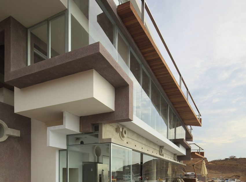 A Striking Modern Beach House on the Rocky Terrain in Lima, Peru by Longhi Architects (2)