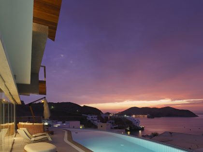 A Striking Modern Beach House on the Rocky Terrain in Lima, Peru by Longhi Architects (22)