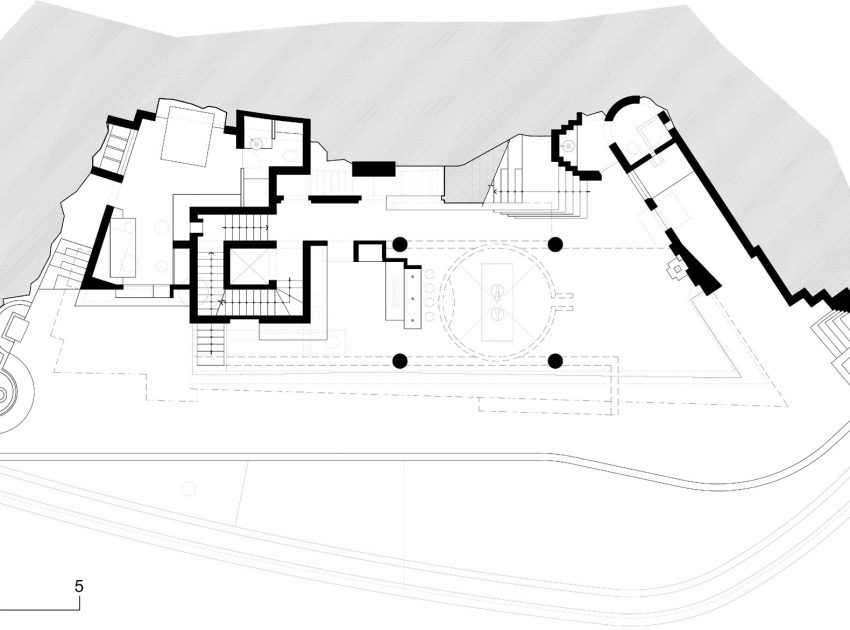 A Striking Modern Beach House on the Rocky Terrain in Lima, Peru by Longhi Architects (26)