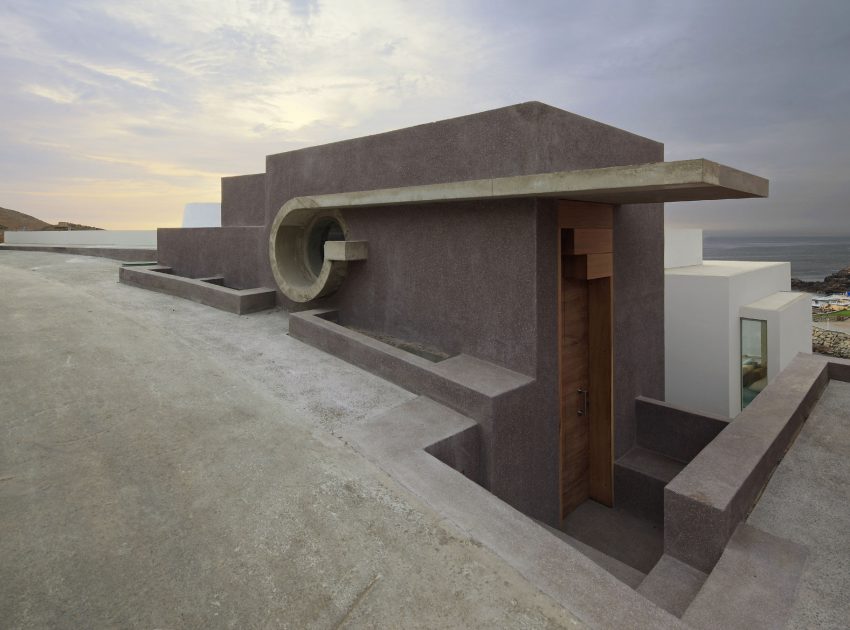 A Striking Modern Beach House on the Rocky Terrain in Lima, Peru by Longhi Architects (6)